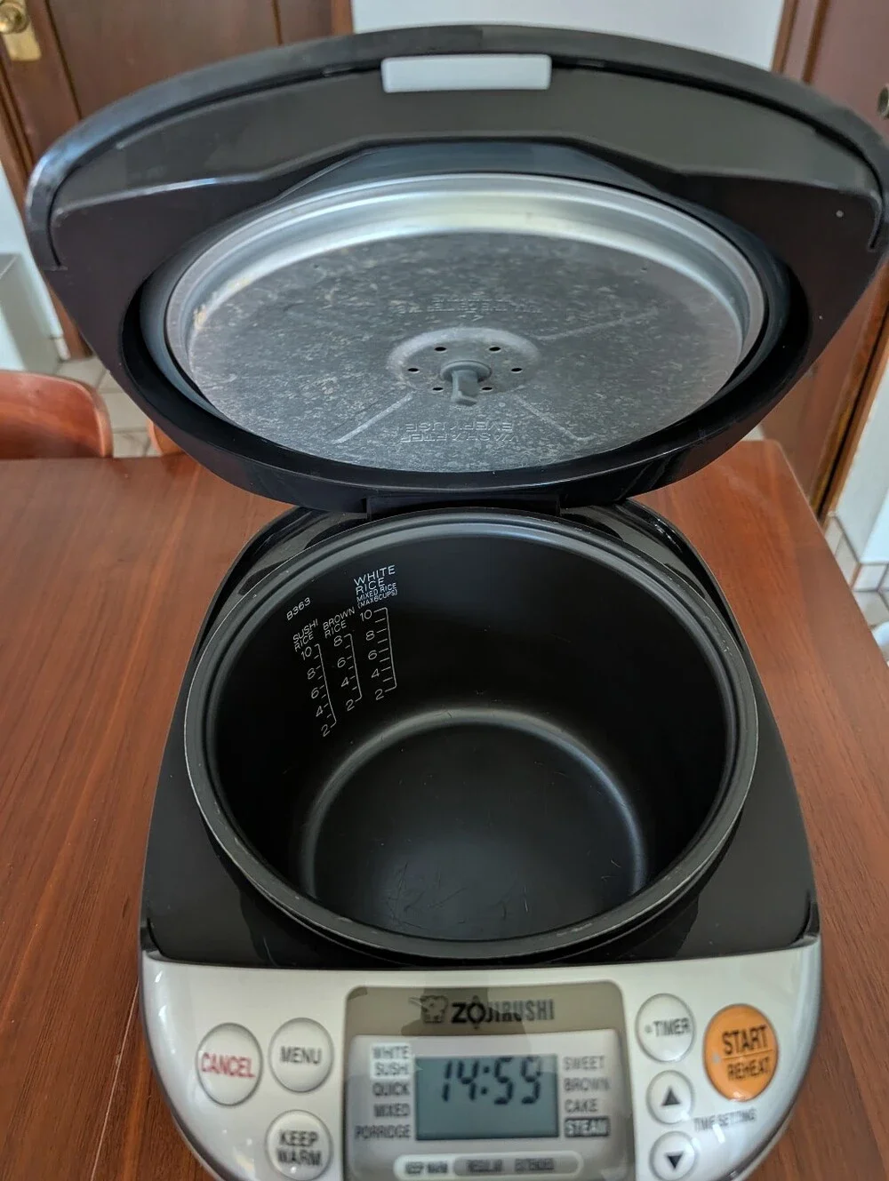 Zojirushi NS-TSC18 Micom Rice Cooker 8 Programs Pre Owned Works